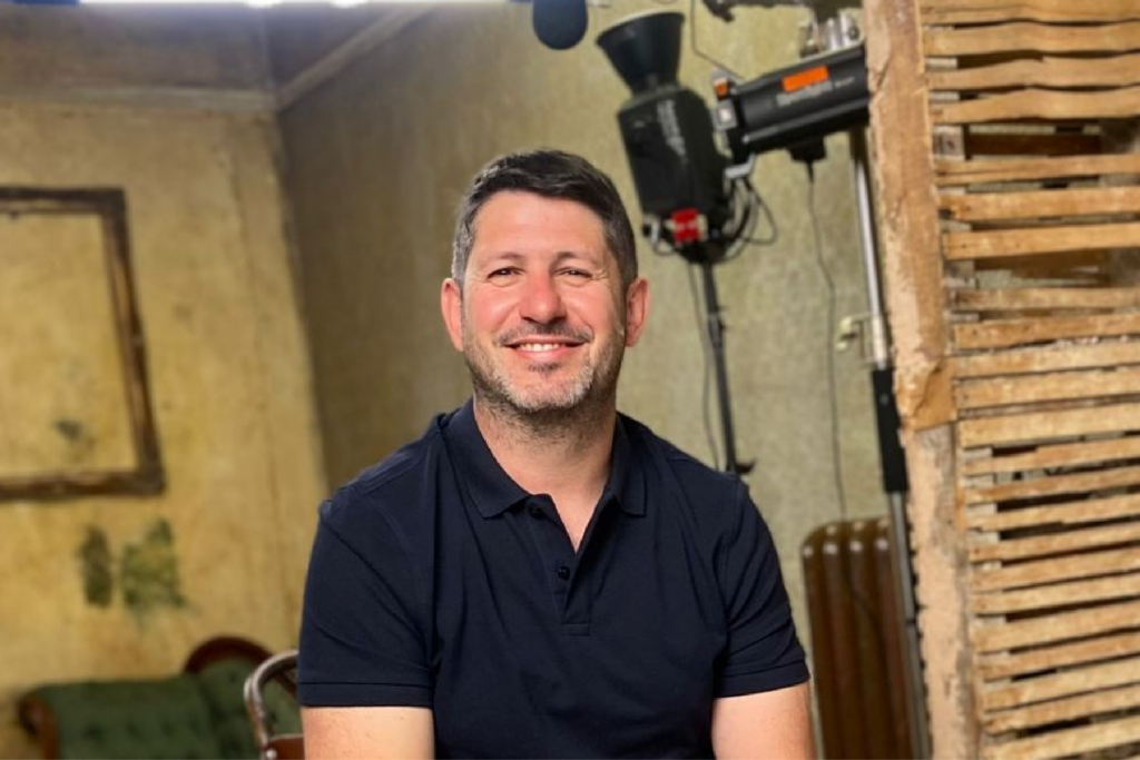 Paul Ioannou Video inrehearsal